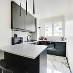 Modern - - 1br 4p * Saint-Mandé